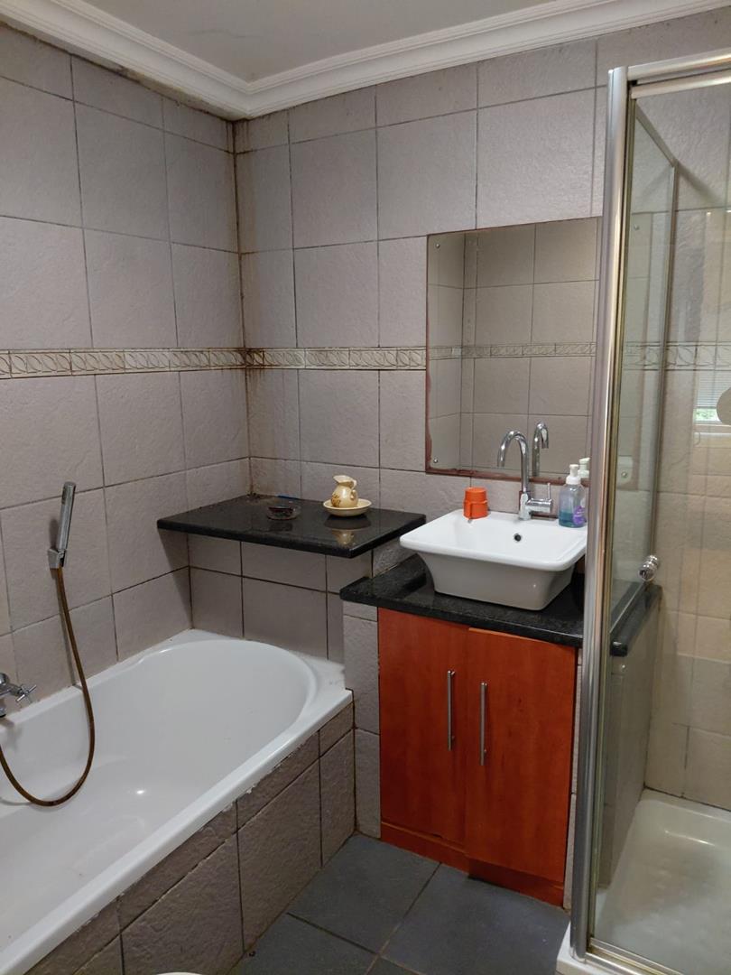 To Let 3 Bedroom Property for Rent in Loevenstein Western Cape